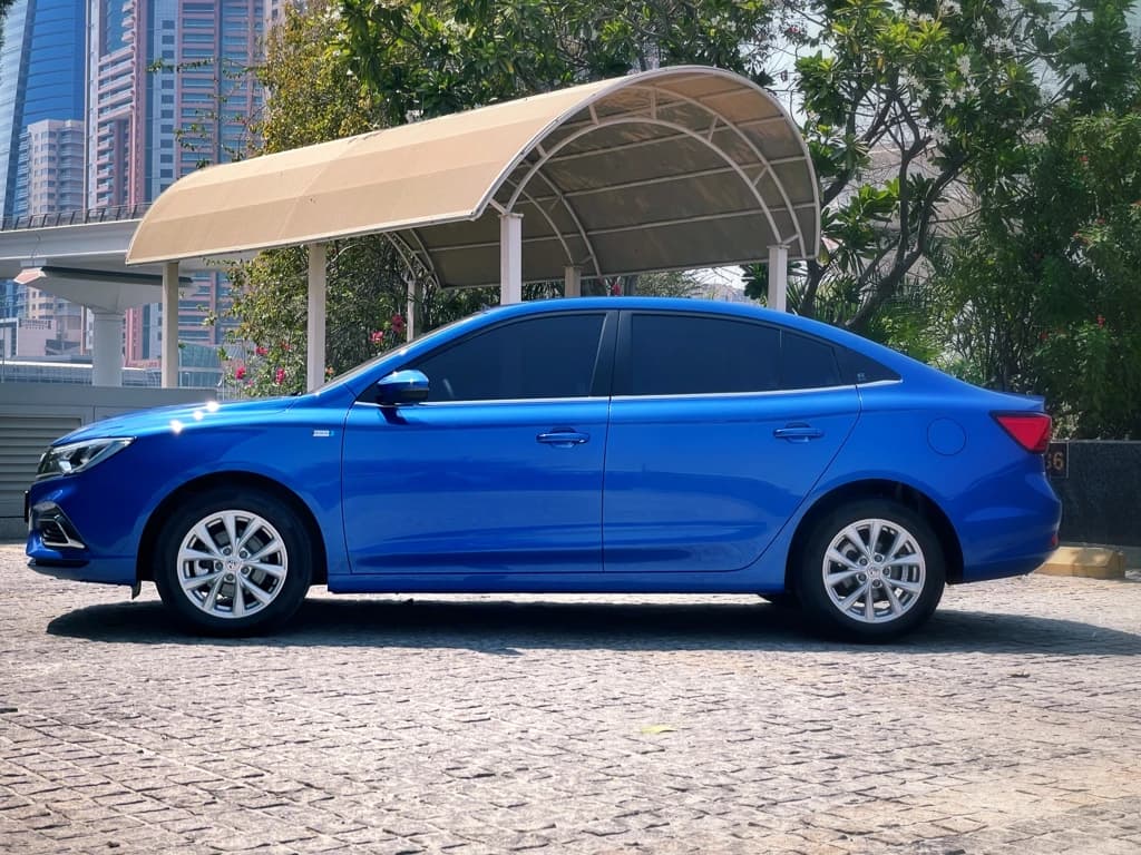 MG5 2022 Blue side left