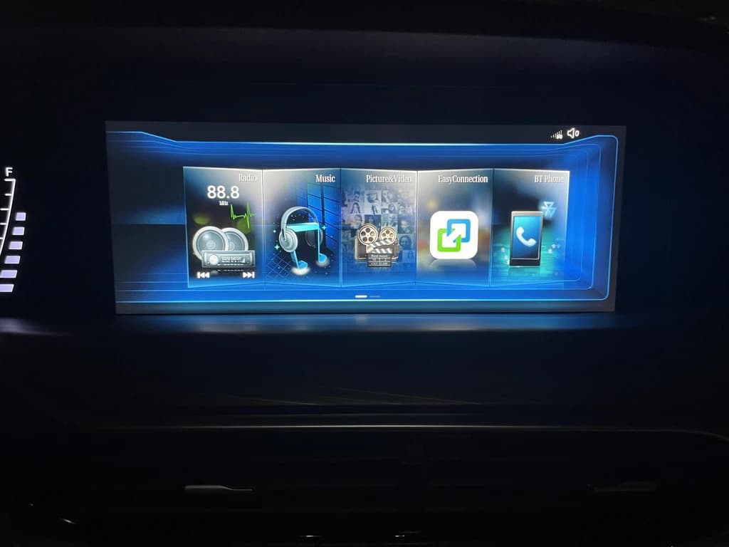 Bestune T77 2024 White infotainment screen