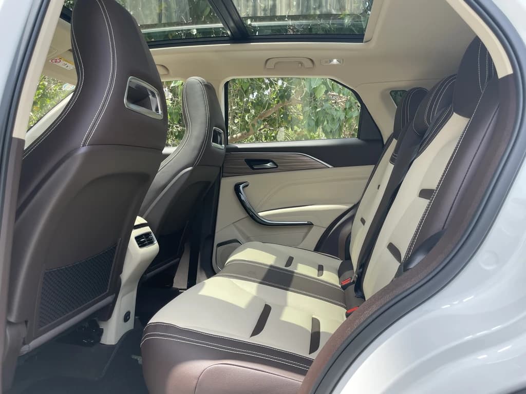 Bestune T77 2024 White rear seats