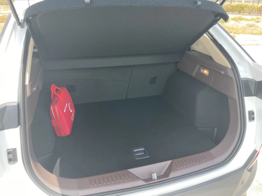 Bestune T77 2024 White trunk interior