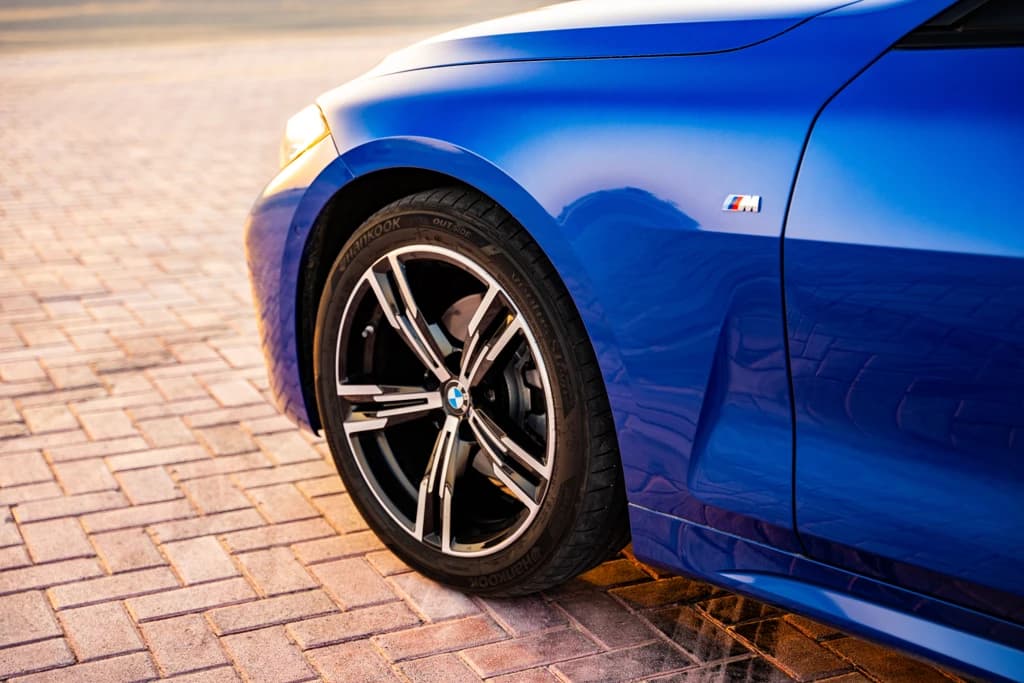 BMW 420i 2024 Blue wheel
