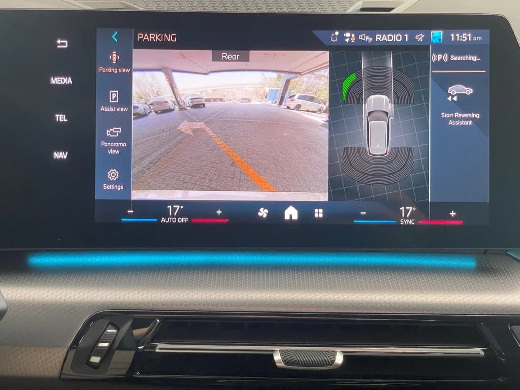 BMW X1 2025 White infotainment screen