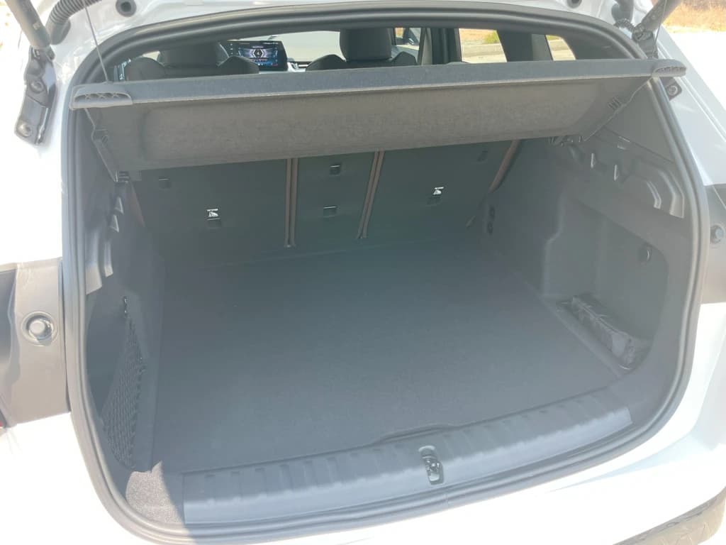 BMW X1 2025 White trunk interior