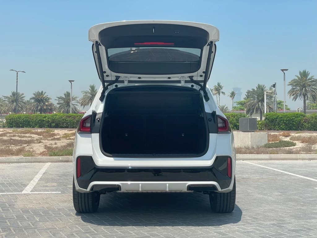BMW X1 2025 White trunk open