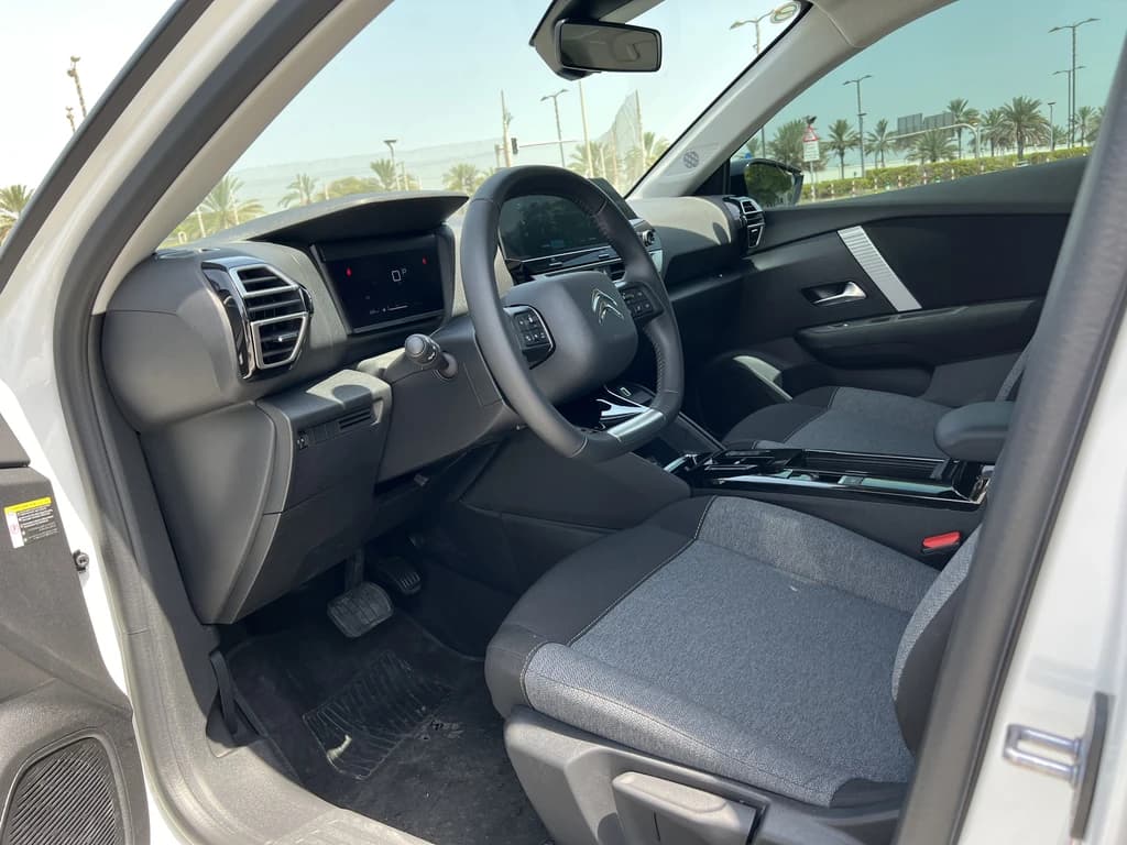 Citroen C4 2023 White interior front