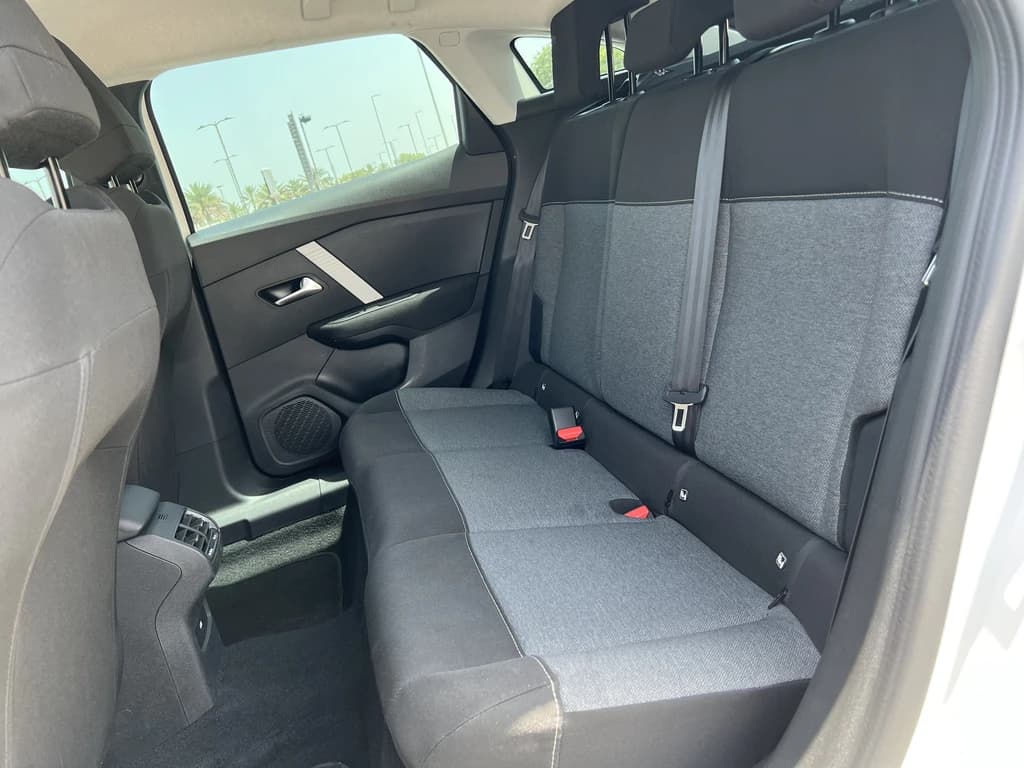 Citroen C4 2023 White rear seats