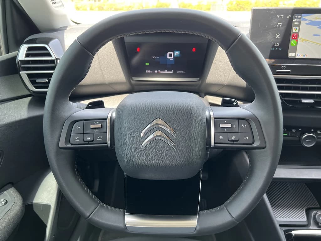 Citroen C4 2023 White steering wheel