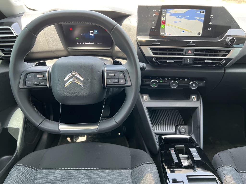 Citroen C4 2023 White steering wheel