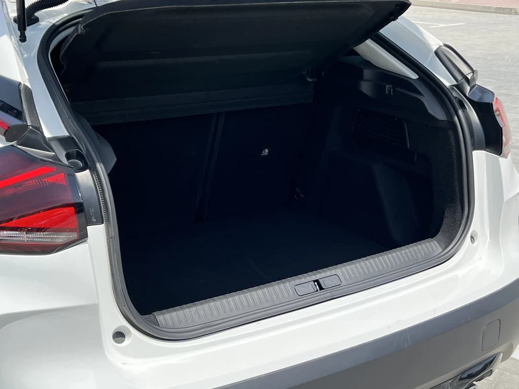 Citroen C4 2023 White trunk interior