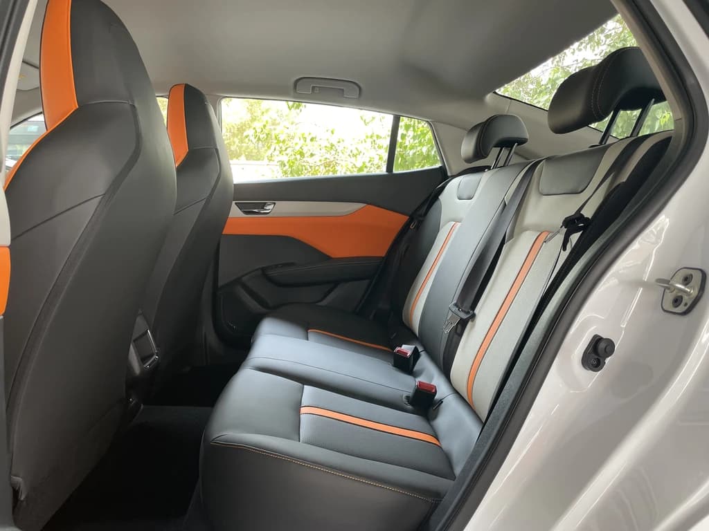 Dongfeng Shine White rear seats