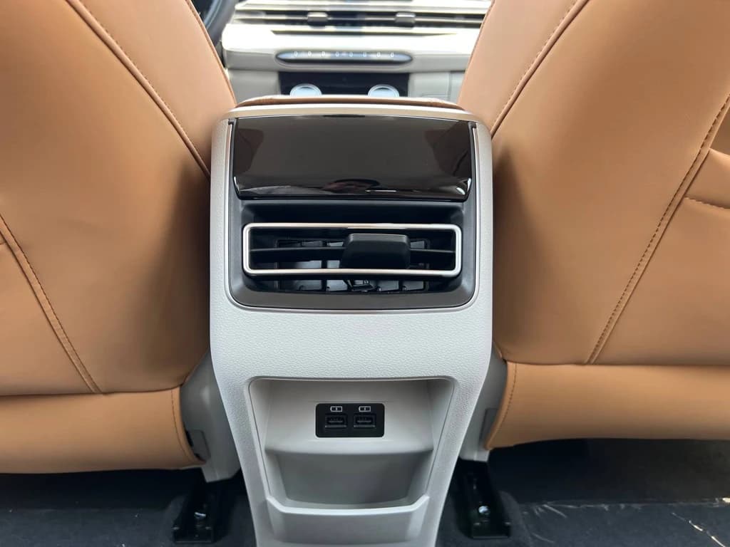 Exeed LX 2024 Black interior rear