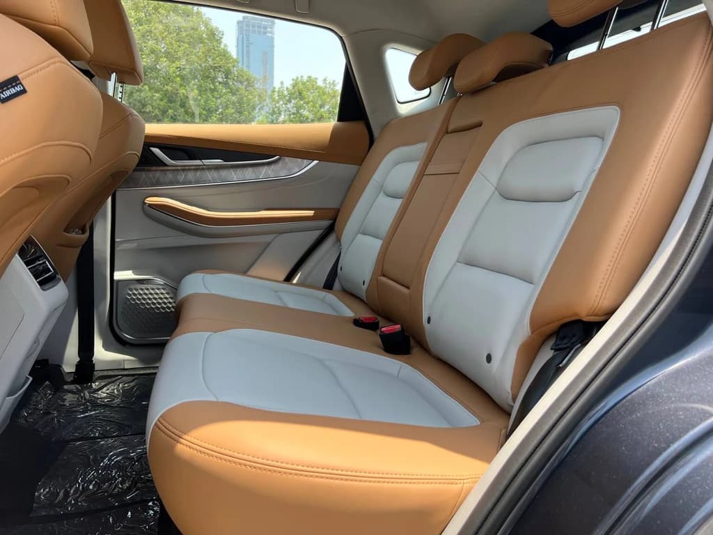 Exeed LX 2024 Black rear seats