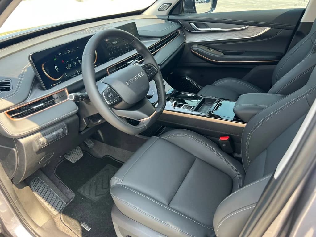 Exeed LX 2024 Gray interior front