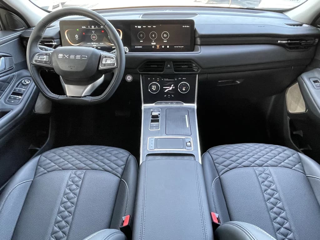 Exeed TXL 2024 Light Gray dashboard