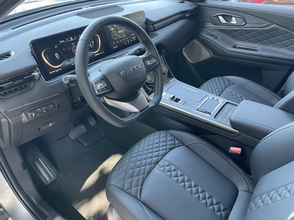 Exeed TXL 2024 Light Gray interior front