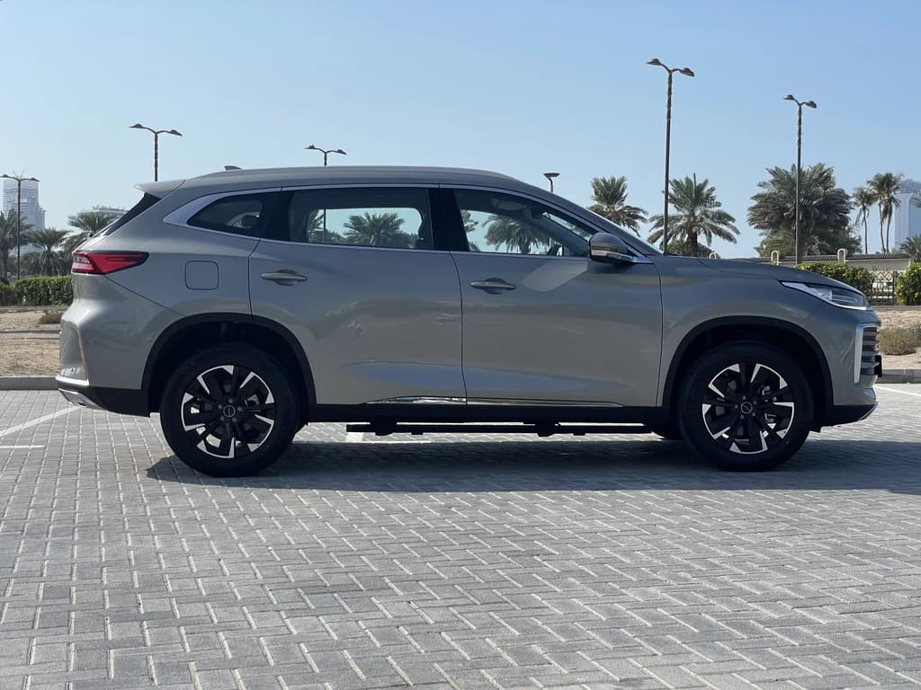 Exeed TXL 2024 Light Gray side right