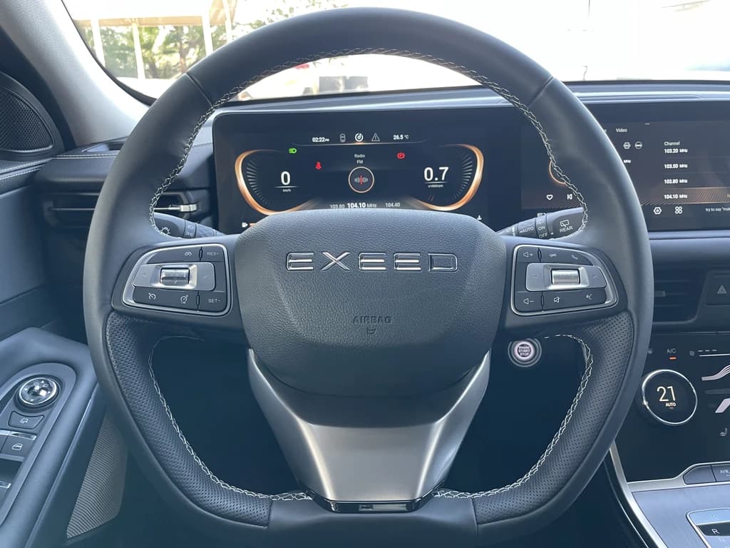 Exeed TXL 2024 Light Gray steering wheel