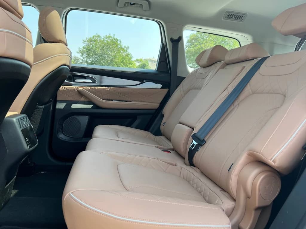 Exeed VX 2024 White rear seats