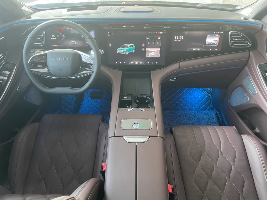 Exeed VX 2025 Dark Green dashboard