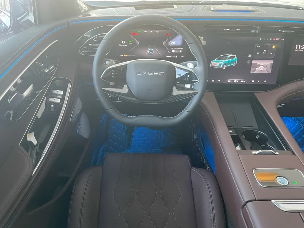 Exeed VX 2025 Dark Green interior front