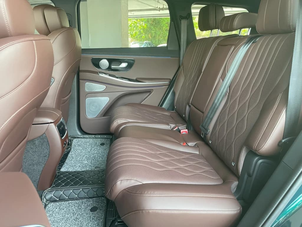 Exeed VX 2025 Dark Green rear seats