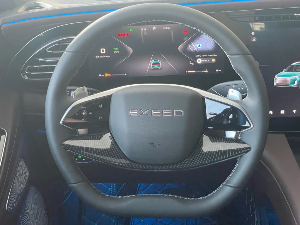 Exeed VX 2025 Dark Green steering wheel