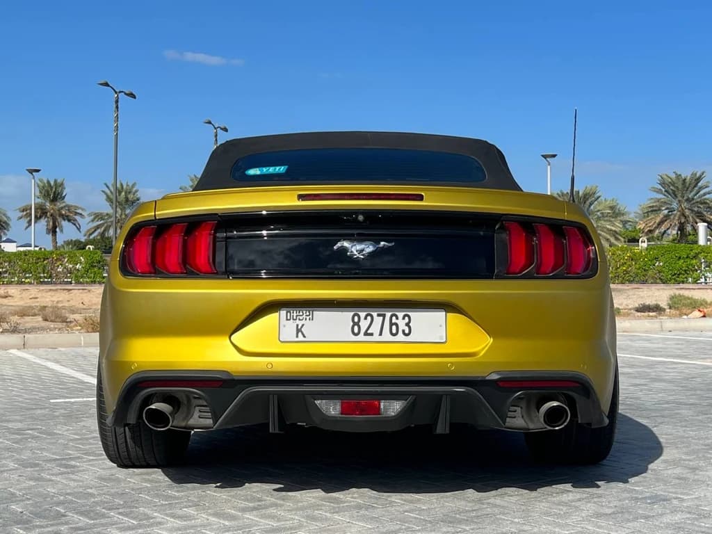 Ford Mustang 2022 Gold rear