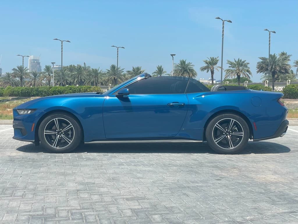 Ford Mustang 2024 Blue side left
