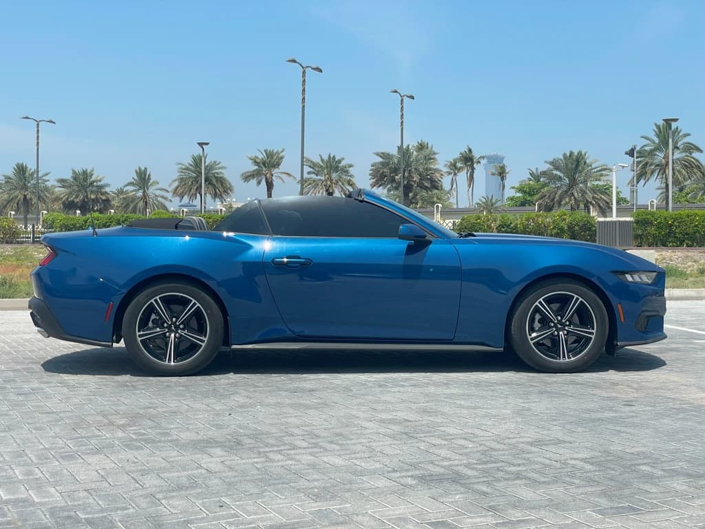 Ford Mustang 2024 Blue side right