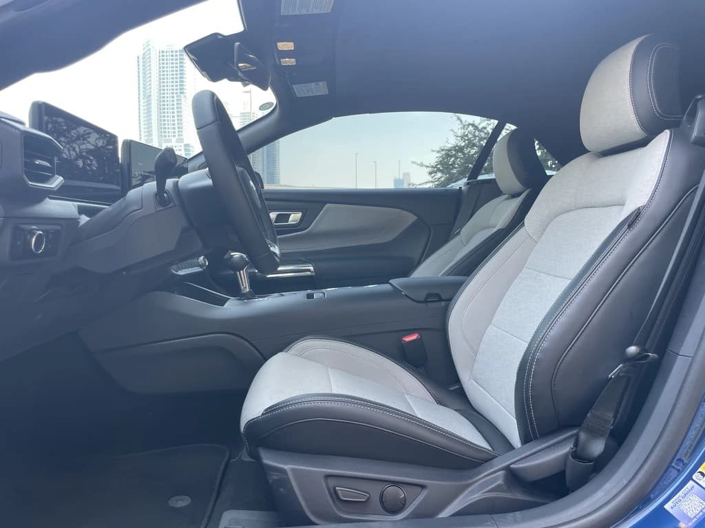 Ford Mustang 2024 Blue front seats