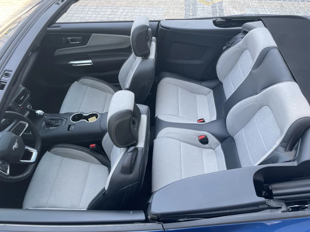 Ford Mustang 2024 Blue rear seats
