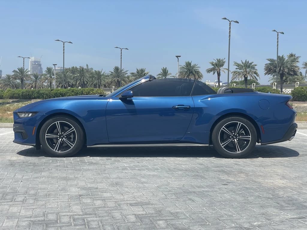 Ford Mustang 2024 Blue side left