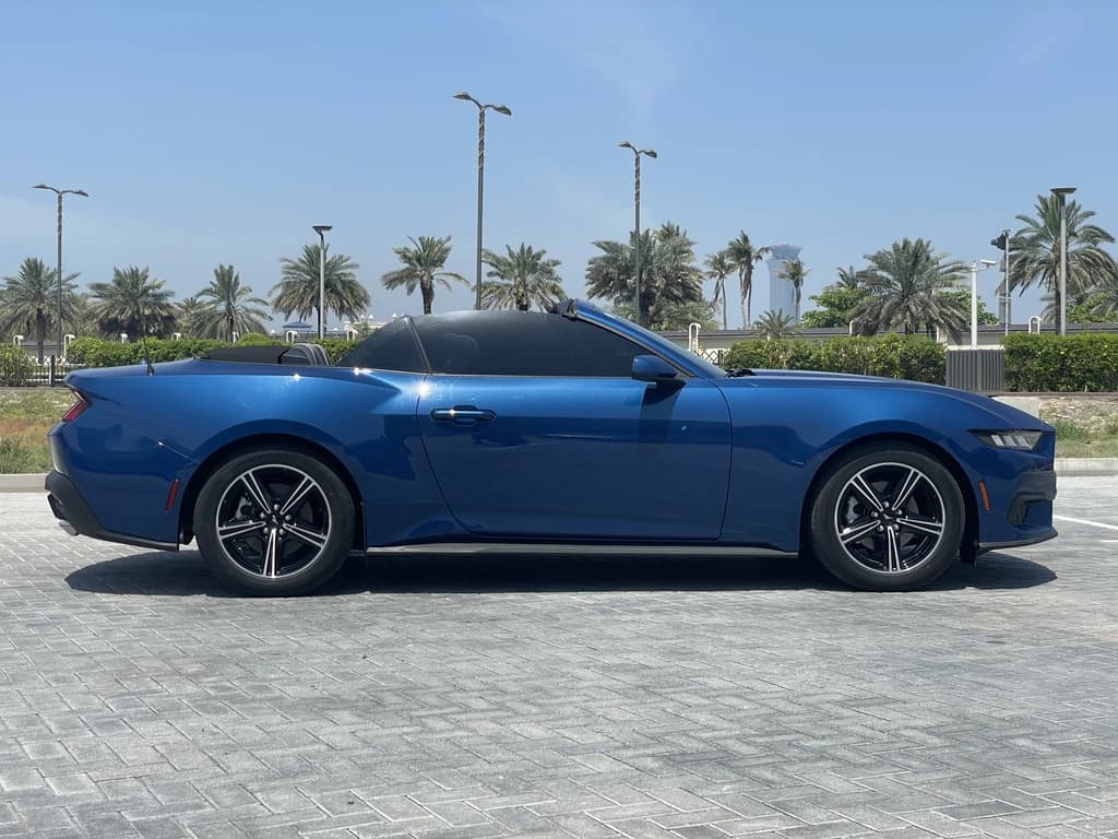 Ford Mustang 2024 Blue side right
