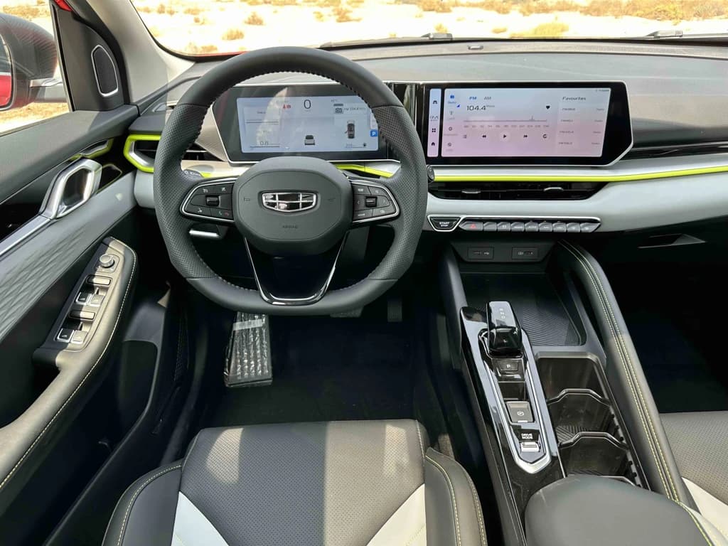 Geely Coolray 2024 Red dashboard