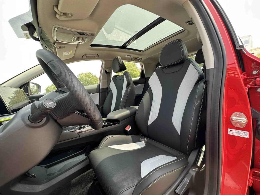 Geely Coolray 2024 Red front seats