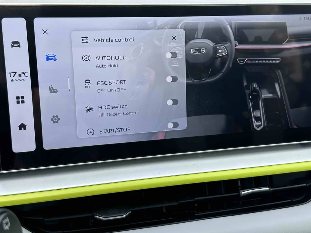 Geely Coolray 2024 Red infotainment screen
