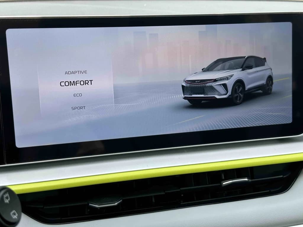 Geely Coolray 2024 Red infotainment screen