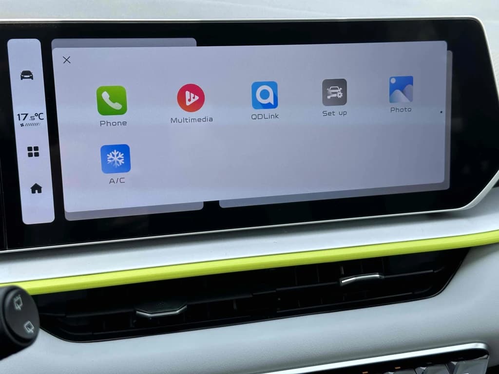 Geely Coolray 2024 Red infotainment screen