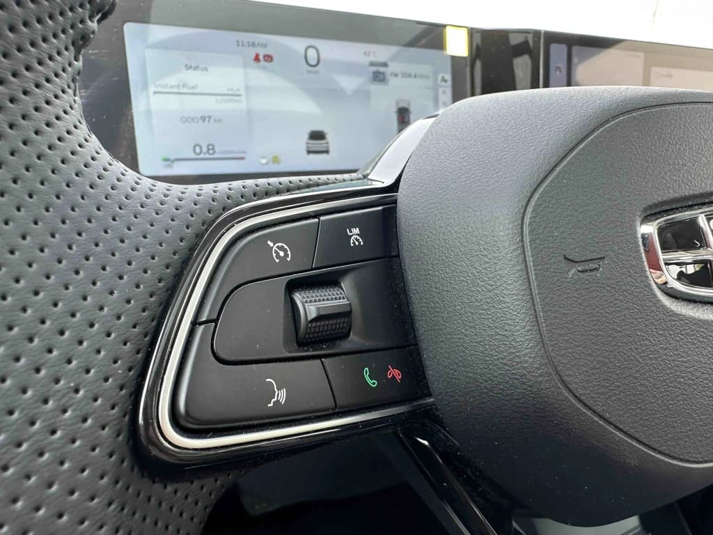 Geely Coolray 2024 Red steering wheel