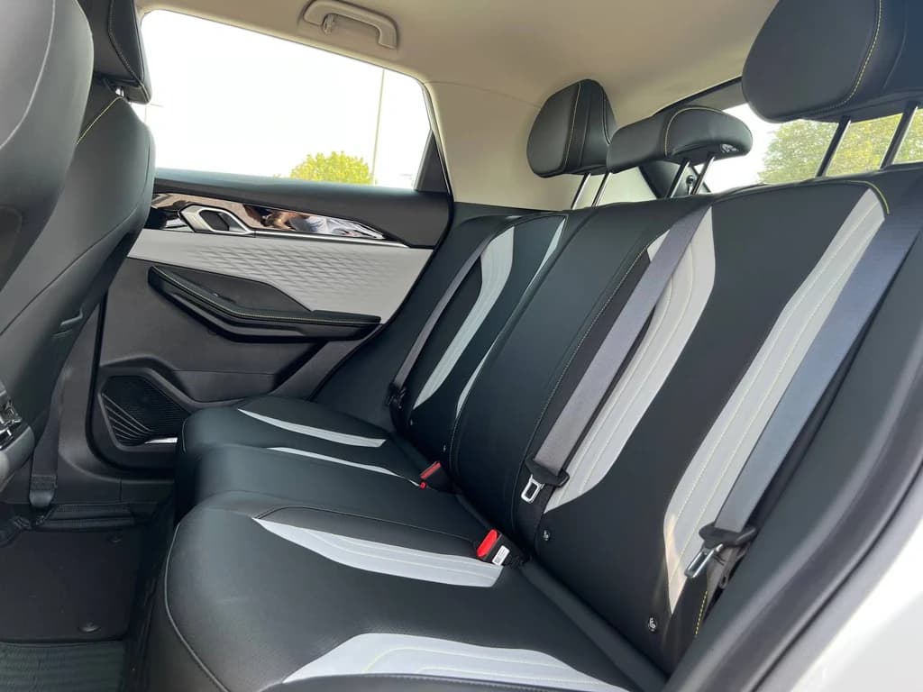 Geely Coolray 2024 White rear seats