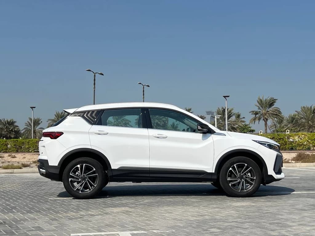 Geely Coolray 2024 White side right