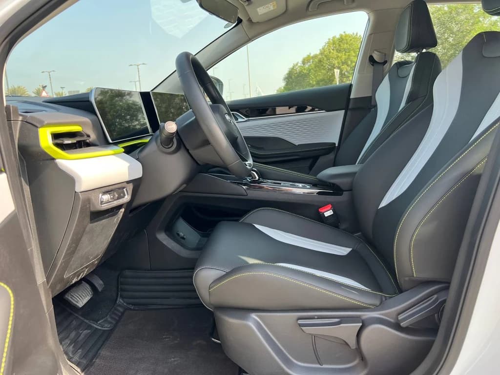 Geely Coolray 2024 White front seats
