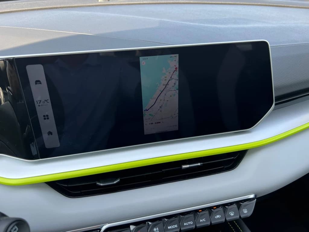 Geely Coolray 2024 White infotainment screen