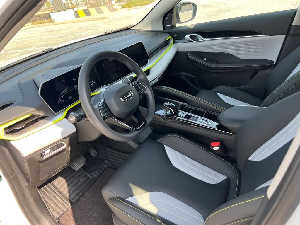 Geely Coolray 2024 White interior front