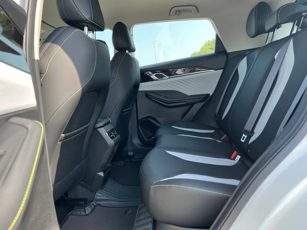 Geely Coolray 2024 White rear seats