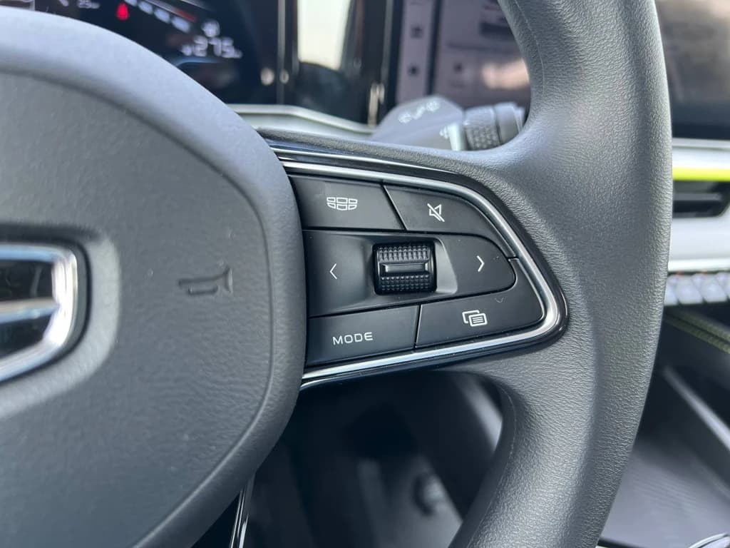 Geely Coolray 2024 White steering wheel