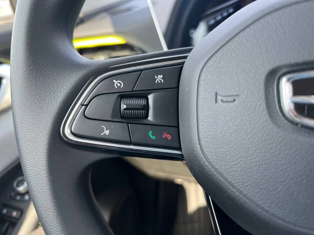 Geely Coolray 2024 White steering wheel