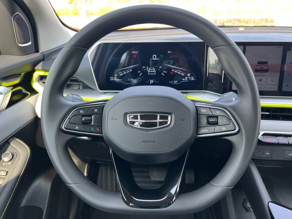 Geely Coolray 2024 White steering wheel