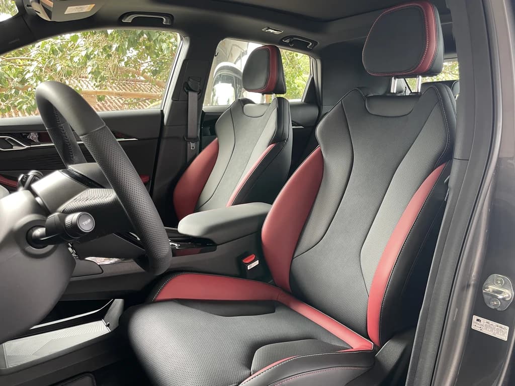 Geely Coolray 2025 Gray front seats