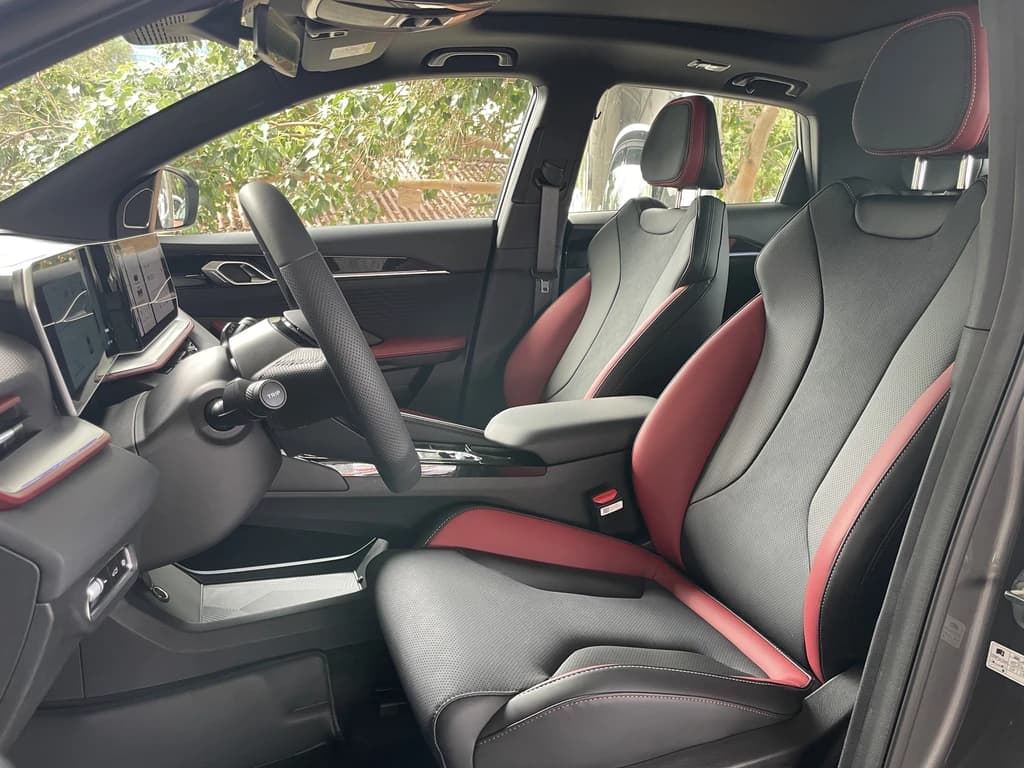 Geely Coolray 2025 Gray front seats